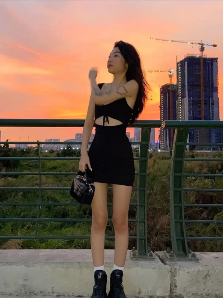 Dress Women's Clothes Spaghetti Strap Hollow Out Sleeveless Slim Sheath Spring Summer Mini Dress Lady Casual Mujer Vestidos
Dress Women's Clothes Spaghetti Strap Hollow Out Sleeveless Slim Sheath Spring Summer Mini Dress Lady Casual Mujer Vestidos