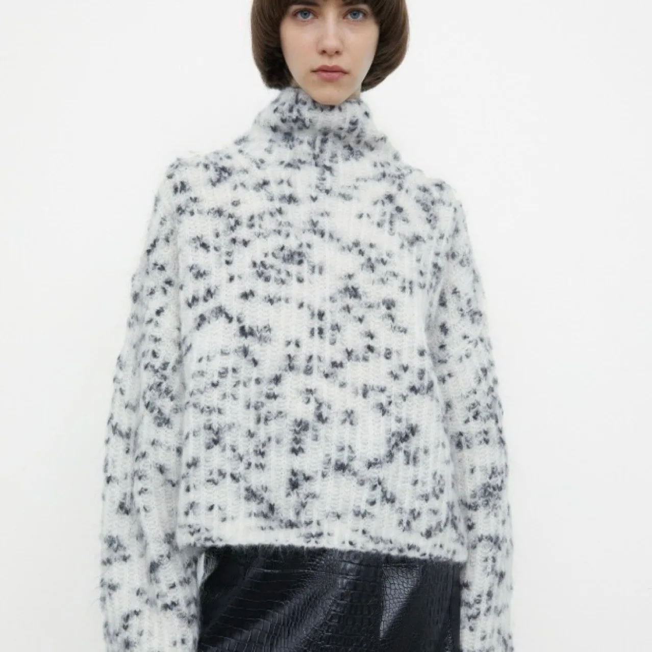 2022 New Style Vanilla Chocolate Color Mohair Wool Blend Tie-dye Turtleneck Sweater Women
2022 New Style Vanilla Chocolate Color Mohair Wool Blend Tie-dye Turtleneck Sweater Women