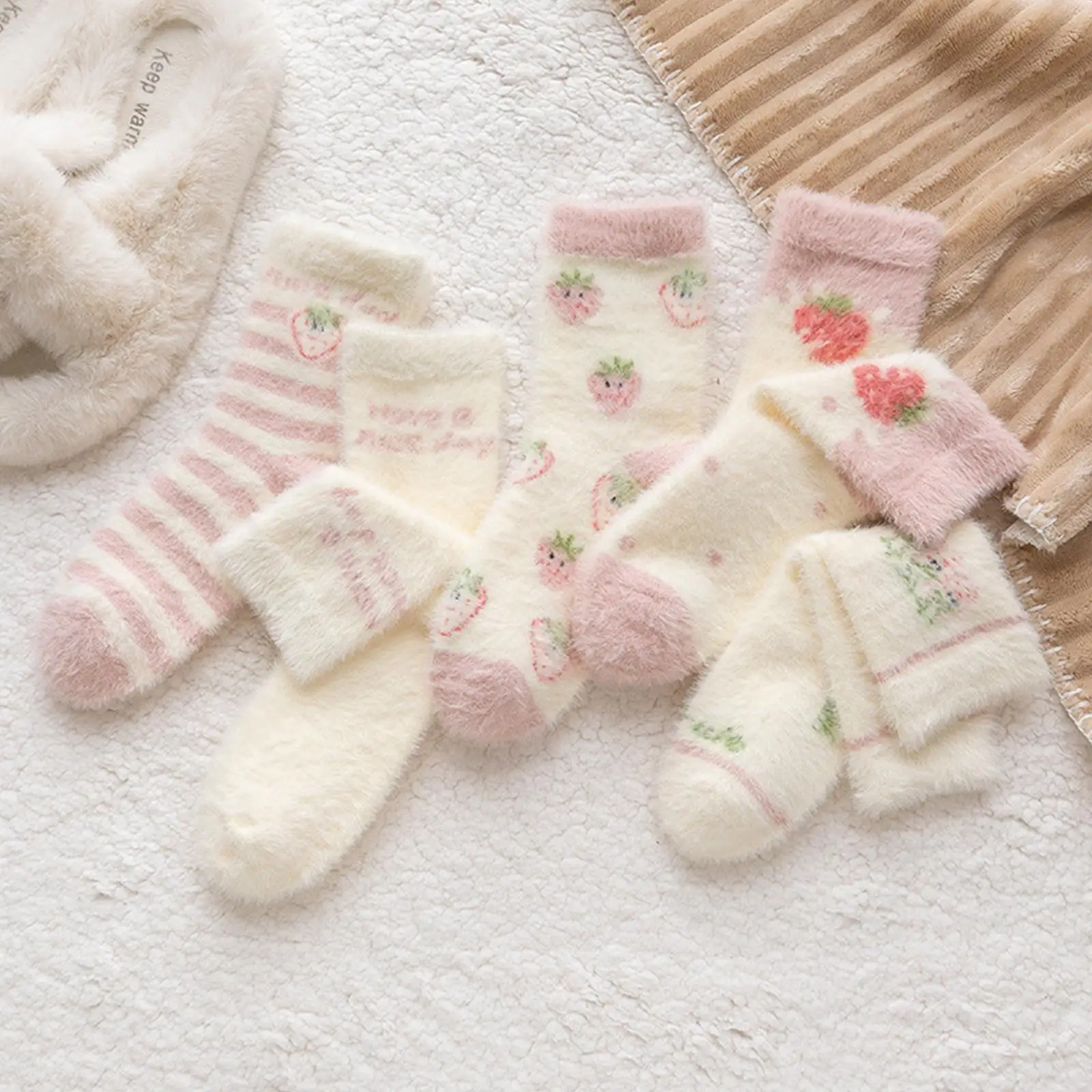 Winter Plush Women's Socks Pink Strawberry Pattern Middle Tube Socks Winter Thicken Floor Sleep Socks For Outdoor Travel E7A9
Winter Plush Women's Socks Pink Strawberry Pattern Middle Tube Socks Winter Thicken Floor Sleep Socks For Outdoor Travel E7A9