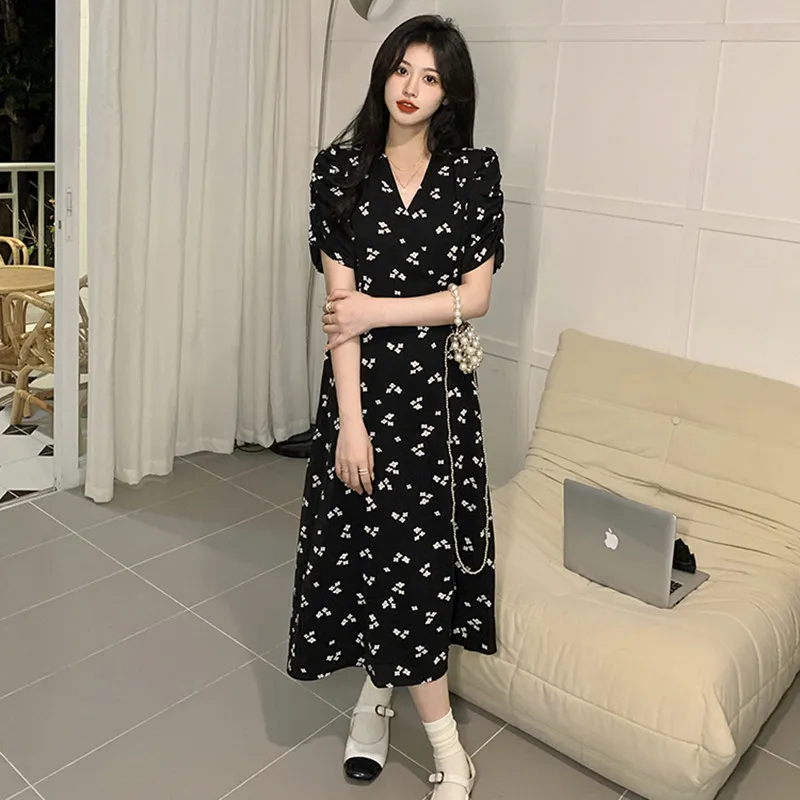 2023 Dress Summer New Black V-Neck Fragmented Flowers Show Slim Temperament Mid Length Style Package Shipping
2023 Dress Summer New Black V-Neck Fragmented Flowers Show Slim Temperament Mid Length Style Package Shipping