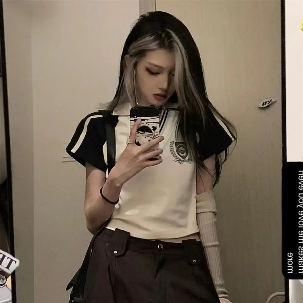 Женская футболка с коротким рукавом, V-образным вырезом и контрастными цветами 
Женская футболка с коротким рукавом, V-образным вырезом и контрастными цветами