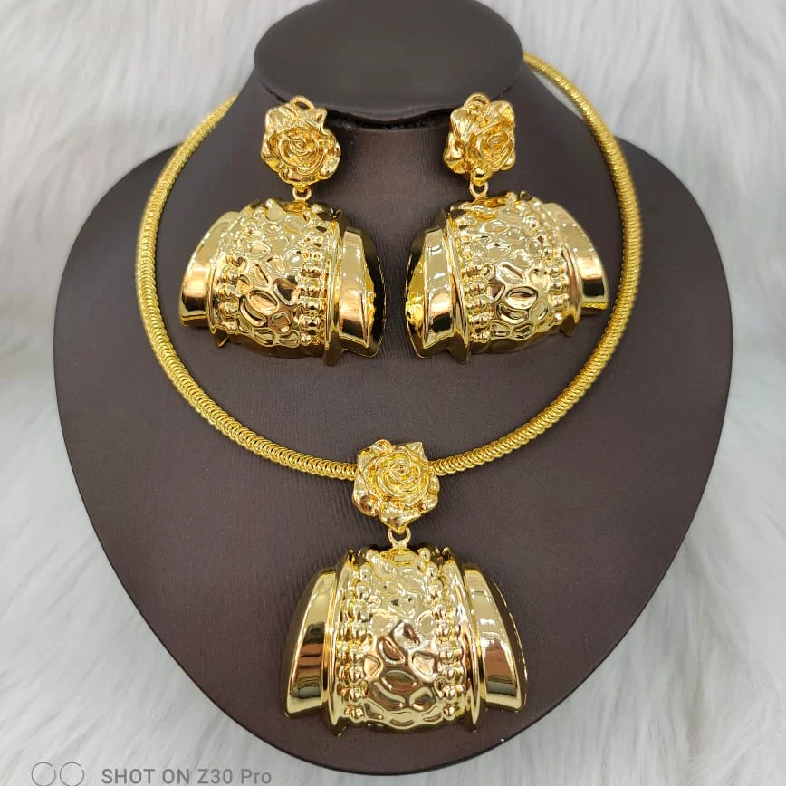 Women Fashion 18k Gold Plated Jewelry Set Large Drop Earrings and Necklace Dubai Jewelry Set Bridal Wedding Accessory Set
Women Fashion 18k Gold Plated Jewelry Set Large Drop Earrings and Necklace Dubai Jewelry Set Bridal Wedding Accessory Set