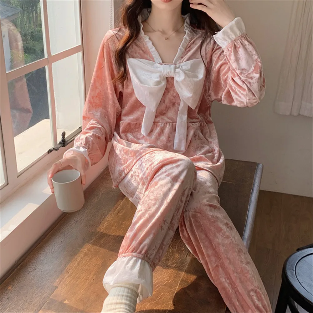 Cute Bow Applique Velour Long Sleeve Pullover Pants Casual Gold Velvet Women Pajamas Loose Soft Sleepwear Nightwear
Cute Bow Applique Velour Long Sleeve Pullover Pants Casual Gold Velvet Women Pajamas Loose Soft Sleepwear Nightwear