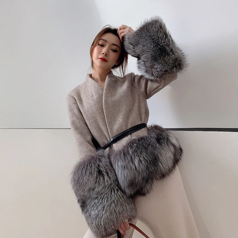 New 2023 high fashion Women Natural Real Fur Jackets ladies high quality real woolen blended fur jackets 
New 2023 high fashion Women Natural Real Fur Jackets ladies high quality real woolen blended fur jackets