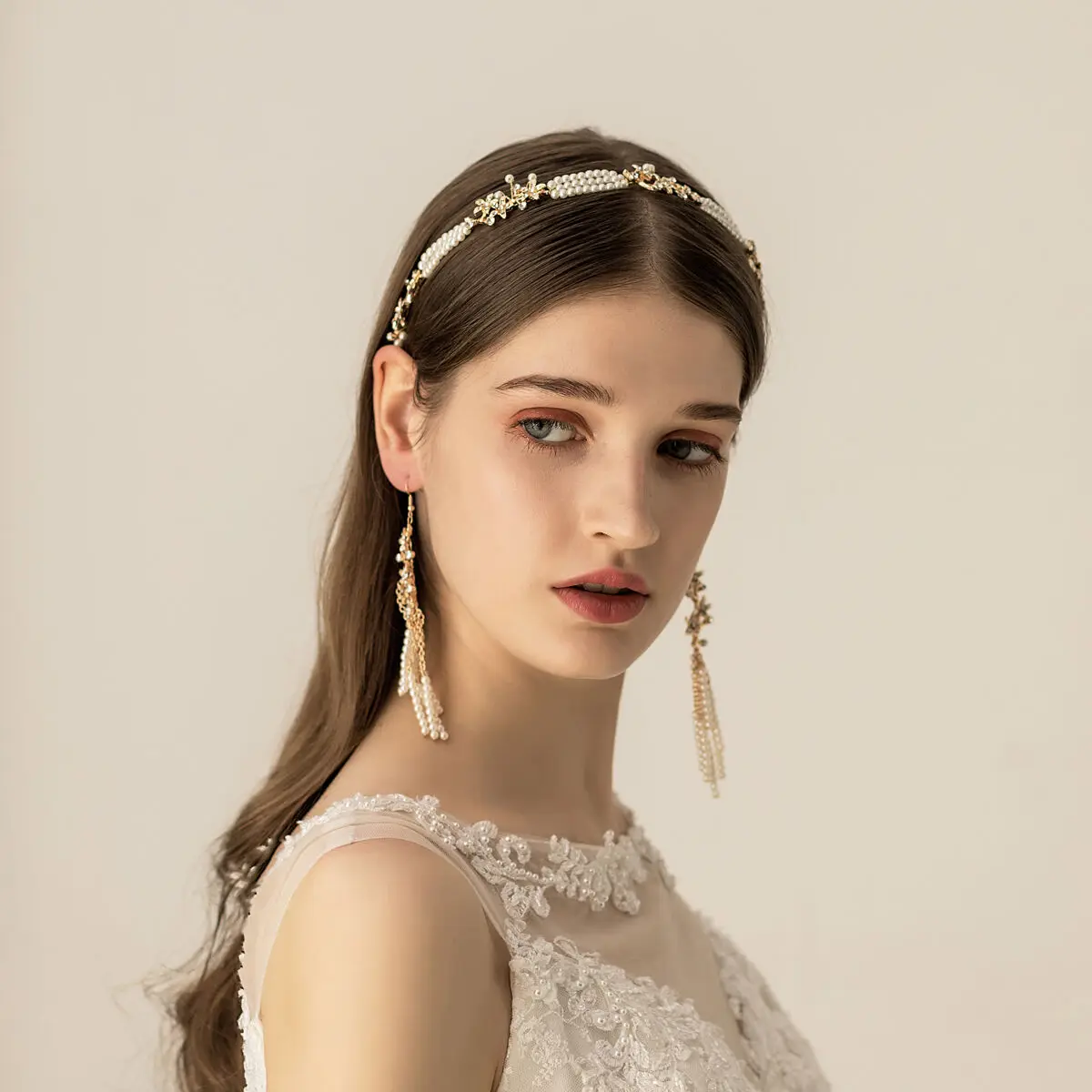 O531 euramerican alloy bride headdress, department contracted gold beaded pearl hair ribbon earrings suit hair accessories
O531 euramerican alloy bride headdress, department contracted gold beaded pearl hair ribbon earrings suit hair accessories
