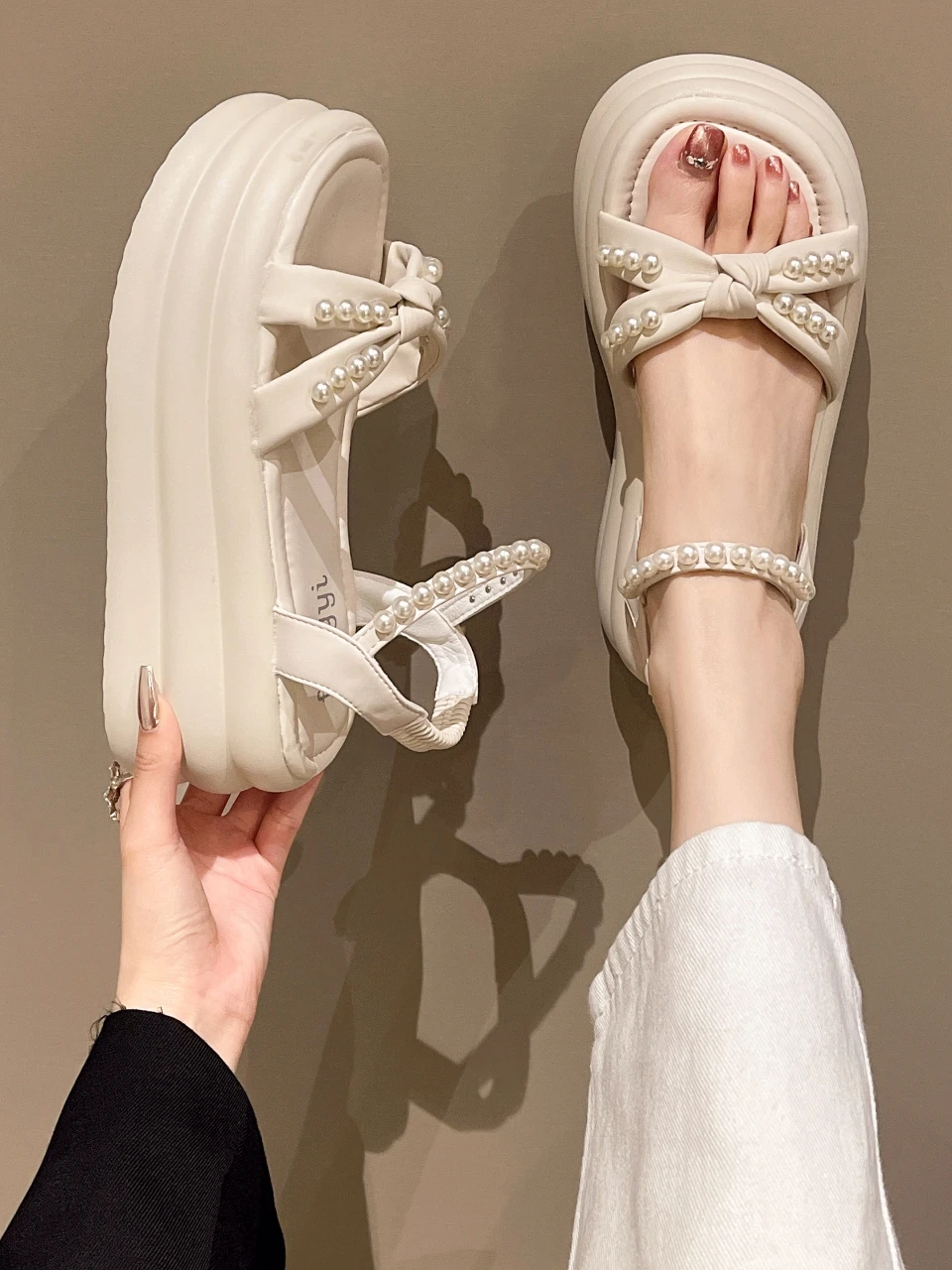 Female Shoes Slippers Flat Platform Women Heels Med Slides Fashion 2023 High Soft Summer Luxury Rubber Pumps PU Basic Scandals
Female Shoes Slippers Flat Platform Women Heels Med Slides Fashion 2023 High Soft Summer Luxury Rubber Pumps PU Basic Scandals