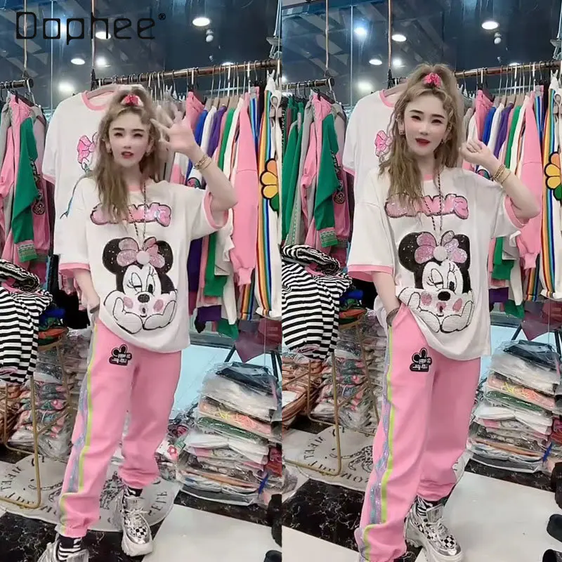 Women's Sports Set 2023 Spring Summer Loose Cartoon Sequined Round Neck Short Sleeve White T-shirt Pink Sweatpants Two-Piece Set
Women's Sports Set 2023 Spring Summer Loose Cartoon Sequined Round Neck Short Sleeve White T-shirt Pink Sweatpants Two-Piece Set