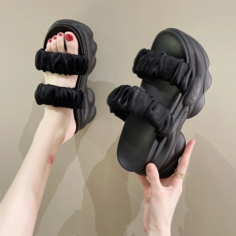 Summer Thick Sole Platform Women's Sandals New Fold Elevated Solid Pine Cake Sole Wearing Women's Sandals and Slippers Outside
Summer Thick Sole Platform Women's Sandals New Fold Elevated Solid Pine Cake Sole Wearing Women's Sandals and Slippers Outside