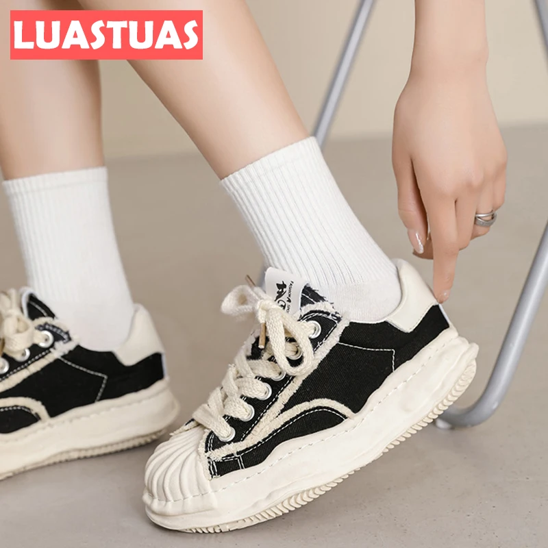 LuasTuas New Design 2022 Women'S Sneakers Chunky Chic Ins Hot Shoes For Woman Fashion Cool Daily Ladies Footwear Size 35-40
LuasTuas New Design 2022 Women'S Sneakers Chunky Chic Ins Hot Shoes For Woman Fashion Cool Daily Ladies Footwear Size 35-40