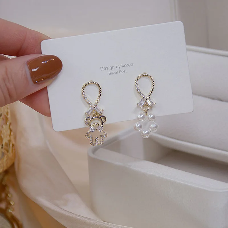 2022 New Korean Asymmetric Bear Modelling Stud Earrings For Women Fashion Crystal Elegant Jewelry Sterling Silver 925 Party Gift
2022 New Korean Asymmetric Bear Modelling Stud Earrings For Women Fashion Crystal Elegant Jewelry Sterling Silver 925 Party Gift