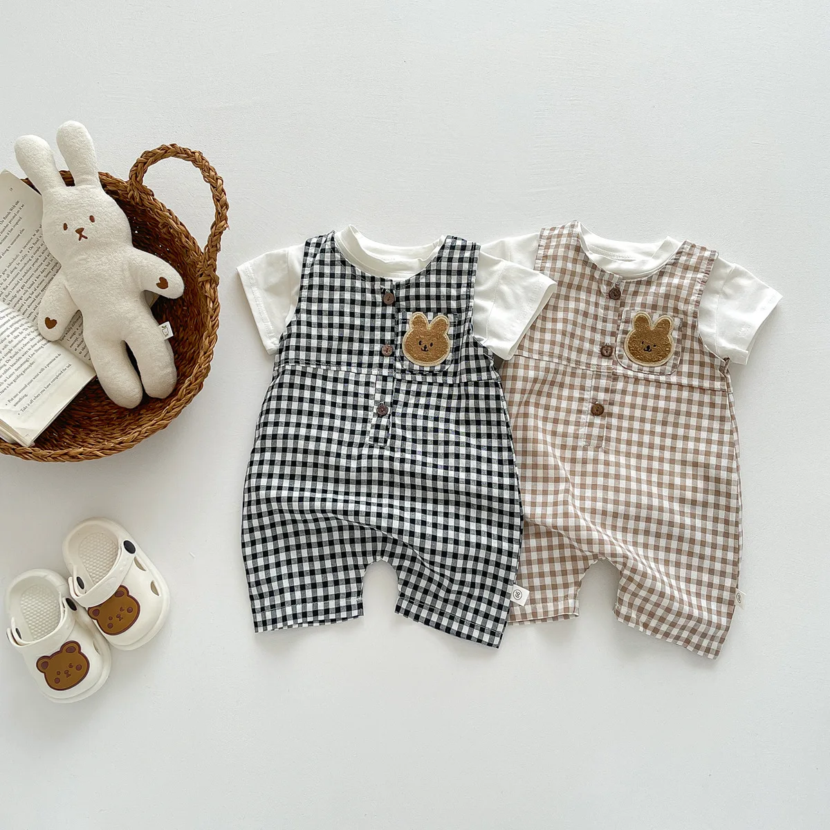 

Одежда для новорожденных 2023 летний корейский комбинезон в клетку для маленьких мальчиков хлопковый комбинезон без рукавов с мультяшным медведем для девочек Одежда для младенцев