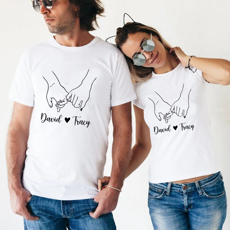 Рубашка с надписью «Hold Hands Couple»
Рубашка с надписью «Hold Hands Couple»