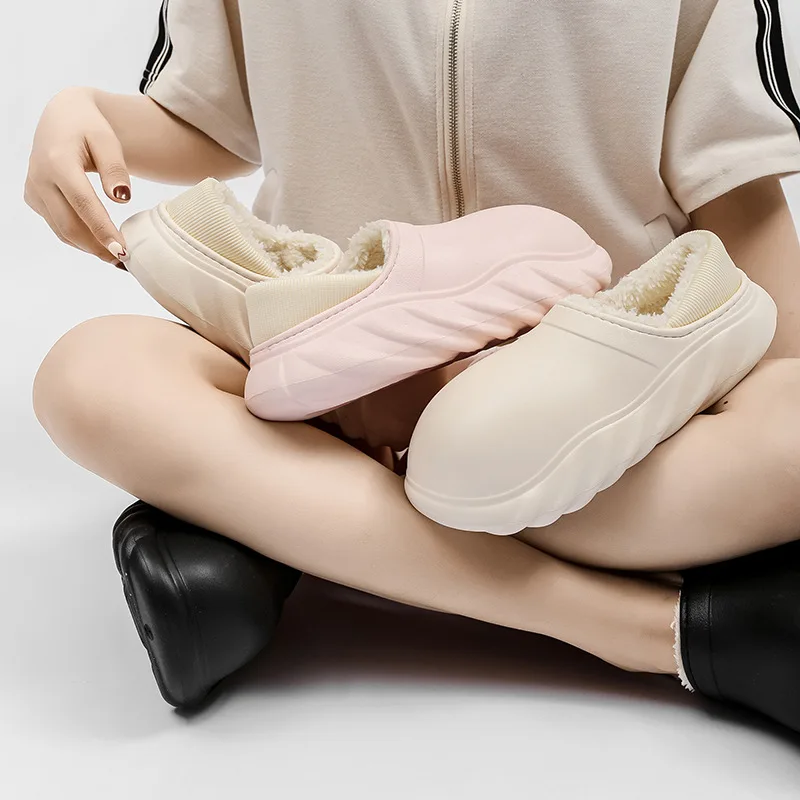 2022 New Winter Shoes Heel Wrap Couple's Home Slippers Warm Plush Women Shoes Comfortable Men's Slippers Loafers
2022 New Winter Shoes Heel Wrap Couple's Home Slippers Warm Plush Women Shoes Comfortable Men's Slippers Loafers