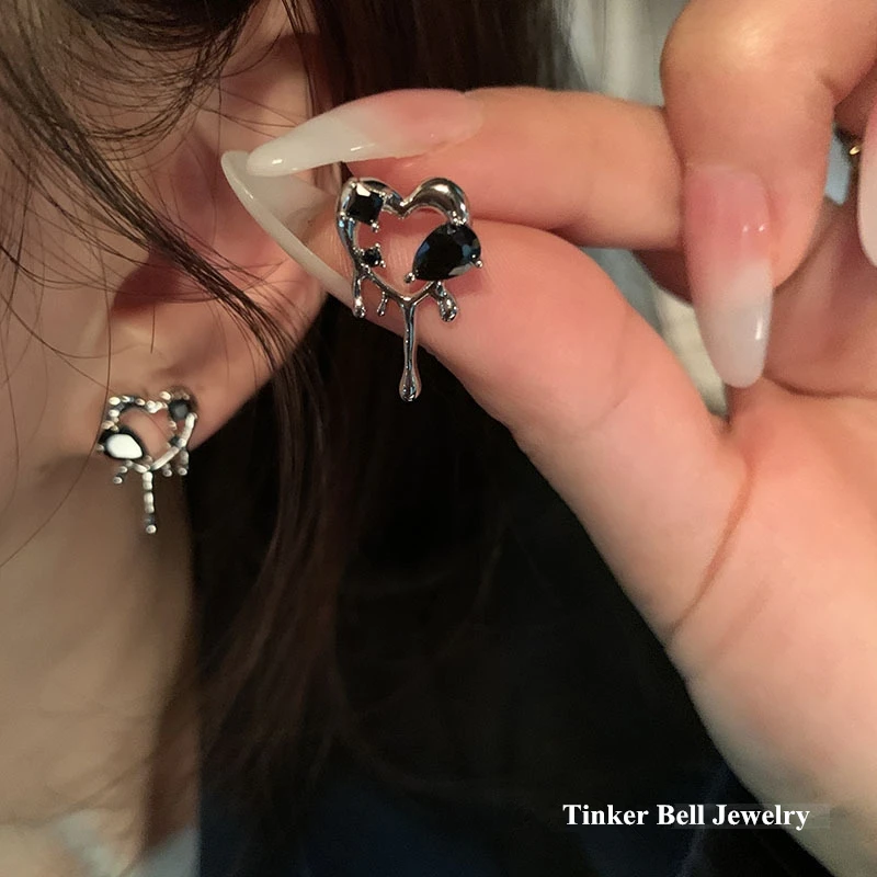 Harajuku Vintage Goth Black Love Heart Hollow Metal Stud Earrings for Women Egirl Bff Trendy Party Aesthetic Jewelry Accessories
Harajuku Vintage Goth Black Love Heart Hollow Metal Stud Earrings for Women Egirl Bff Trendy Party Aesthetic Jewelry Accessories