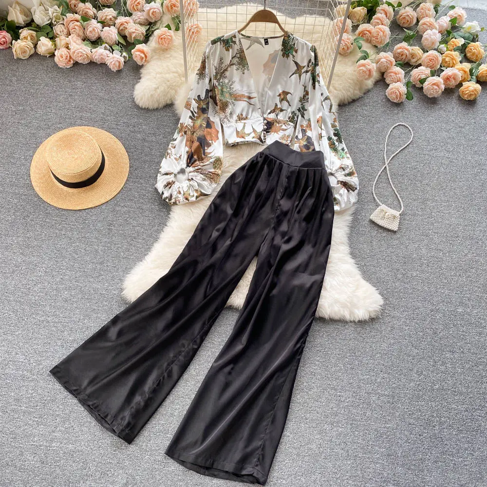 Women Floral Two Piece Set Sexy Deep V-Neck Puff Long Sleeve Shirt Pullover Tops + High Waist Wide Leg Black Pants Female Suits
Women Floral Two Piece Set Sexy Deep V-Neck Puff Long Sleeve Shirt Pullover Tops + High Waist Wide Leg Black Pants Female Suits