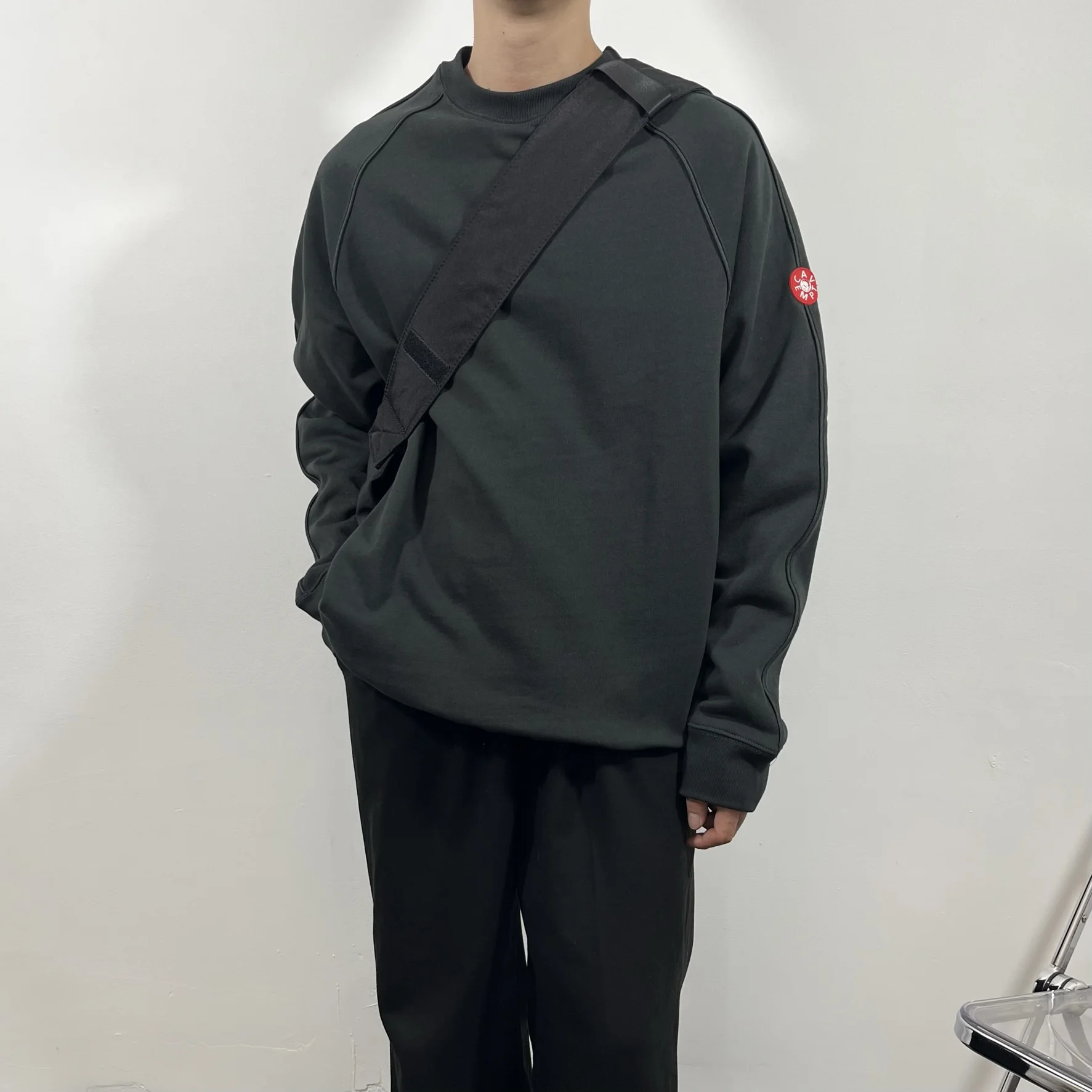 CAVEMPT Japanese High Street Fashion Print Loose Solid Basic CE Round Neck Off Shoulder Sweatshirt Men's and Women's Patch Top
CAVEMPT Japanese High Street Fashion Print Loose Solid Basic CE Round Neck Off Shoulder Sweatshirt Men's and Women's Patch Top