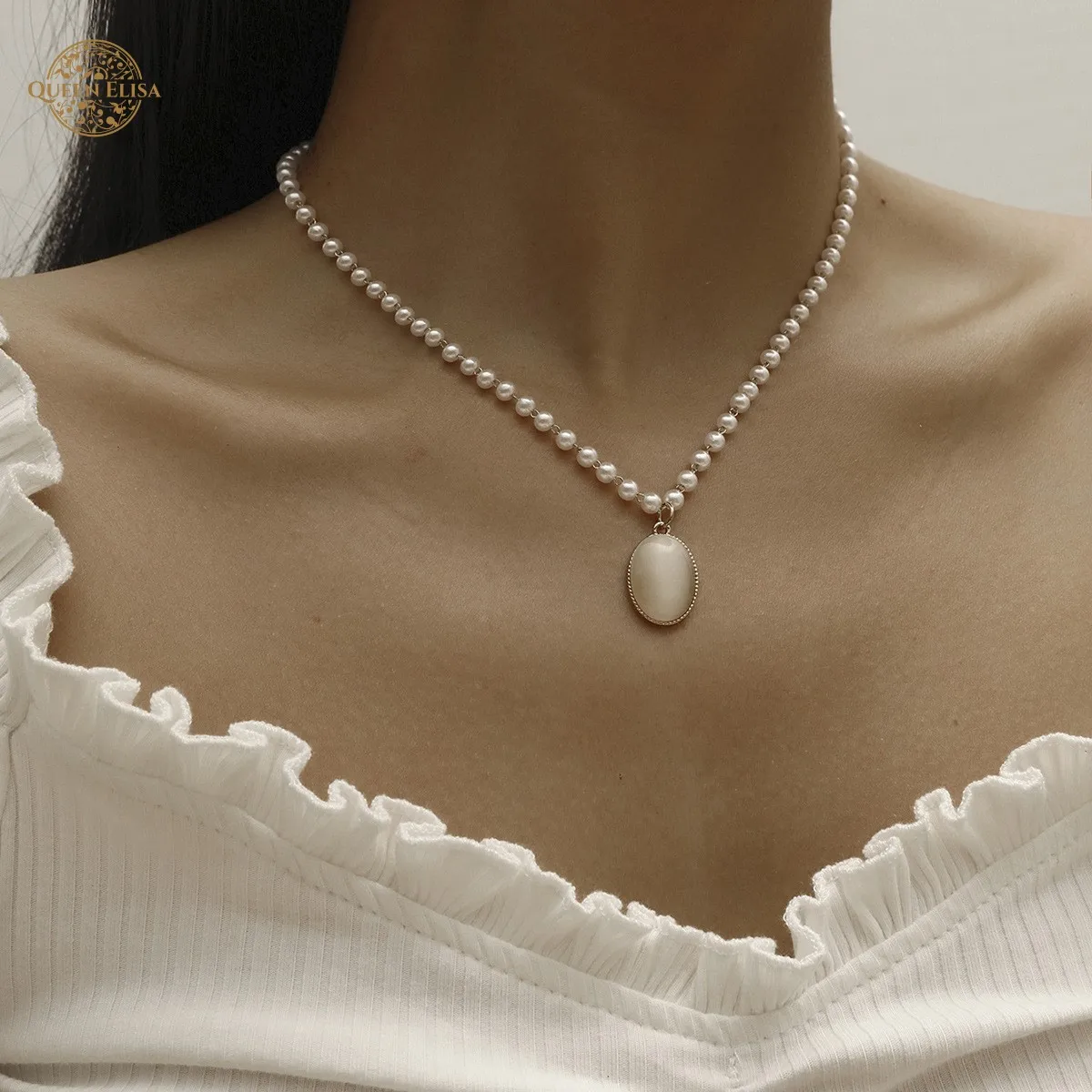 Vintage Style Round Pearl Pendant Necklace Female Metal Material Inlaid Gemstone Accessories
Vintage Style Round Pearl Pendant Necklace Female Metal Material Inlaid Gemstone Accessories
