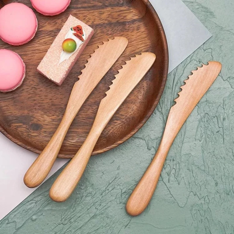 Деревянный Настольный нож Инструменты для выпечки тортов нож для хлеба зубчатый нож деревянный шпатель для крема нож для торта кухонные ак...
Деревянный Настольный нож Инструменты для выпечки тортов нож для хлеба зубчатый нож деревянный шпатель для крема нож для торта кухонные ак...
