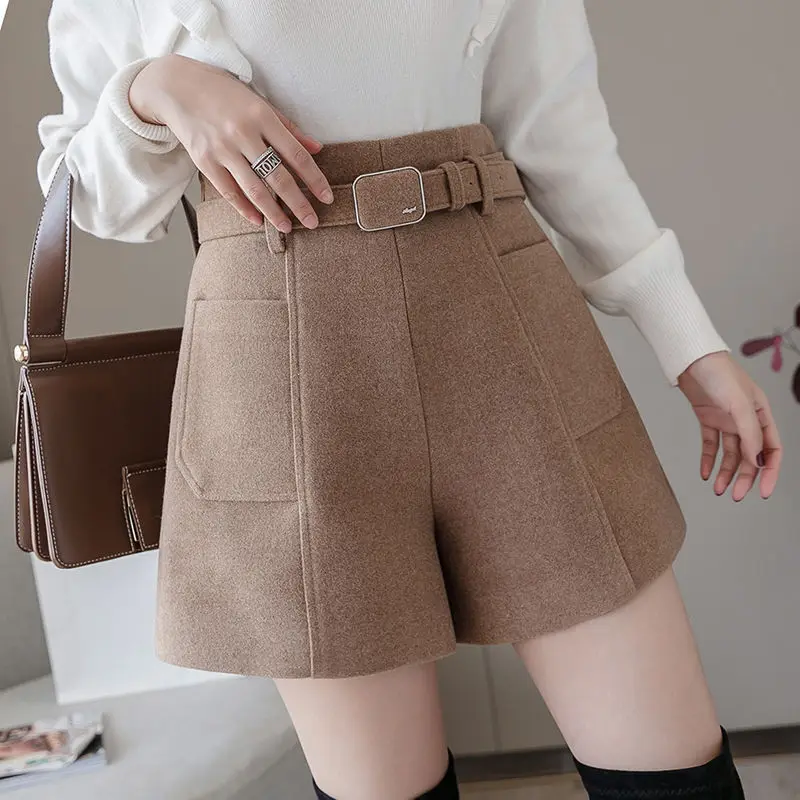 New Autumn Winter High Waist Wide Leg Woolen Shorts Women Elegant Outerwear Thick Warm Shorts With Belt A-line Short Femme Q142
New Autumn Winter High Waist Wide Leg Woolen Shorts Women Elegant Outerwear Thick Warm Shorts With Belt A-line Short Femme Q142