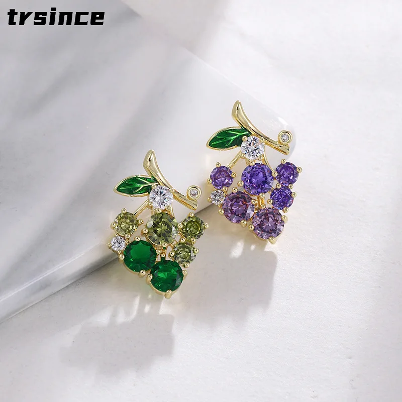 Summer Fresh Grape Brooch Cute Delicate Plant Fruit Brooch Women's Collar Pin High-end Clothing Accessories Jewelry for Banquet
Summer Fresh Grape Brooch Cute Delicate Plant Fruit Brooch Women's Collar Pin High-end Clothing Accessories Jewelry for Banquet