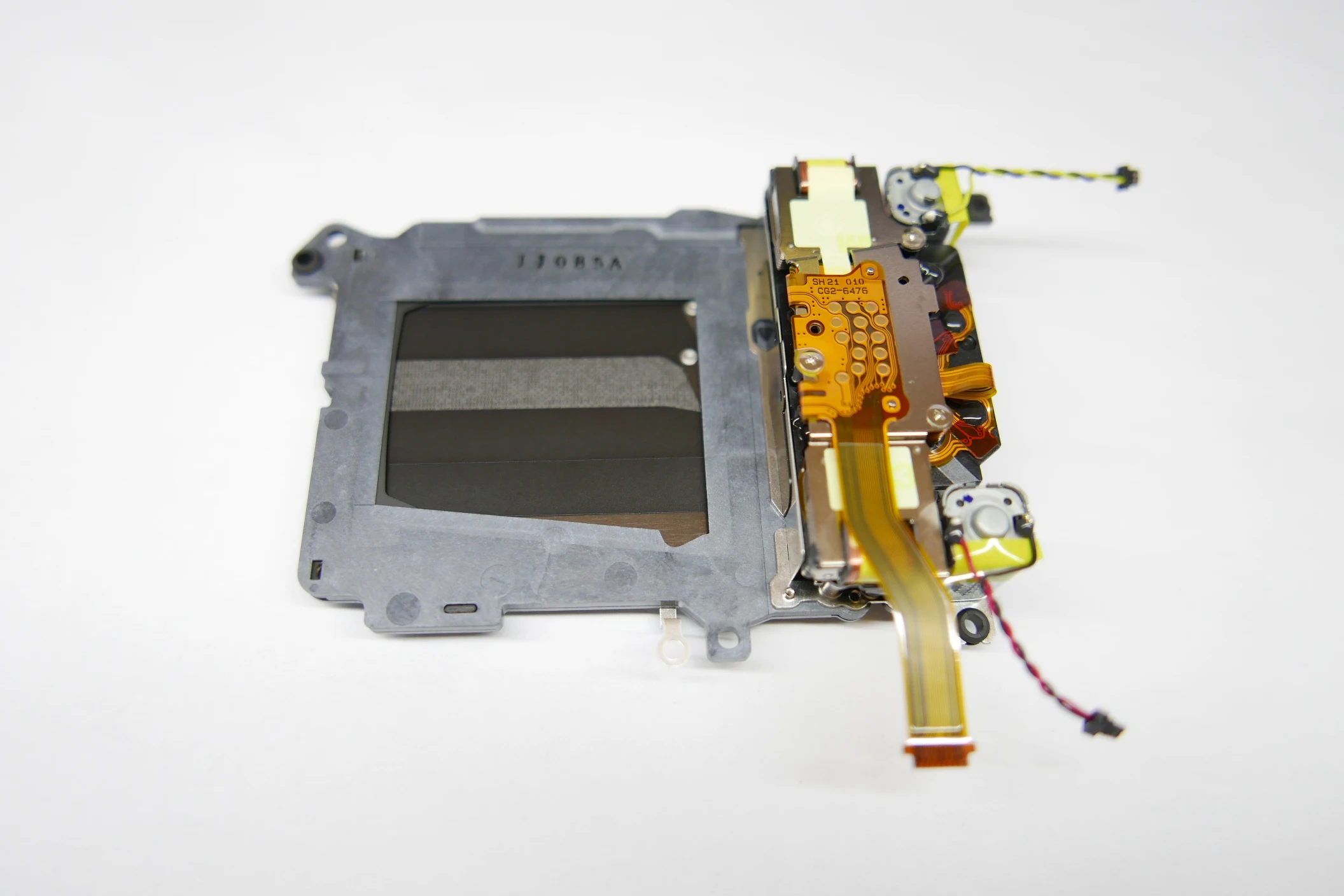 NEW R5 R6 Shutter Assy with Blade Curtain Driver Motor Engine Unit For Canon EOS R6 EOSR6 CY3-1911 Repair Spare Part
NEW R5 R6 Shutter Assy with Blade Curtain Driver Motor Engine Unit For Canon EOS R6 EOSR6 CY3-1911 Repair Spare Part