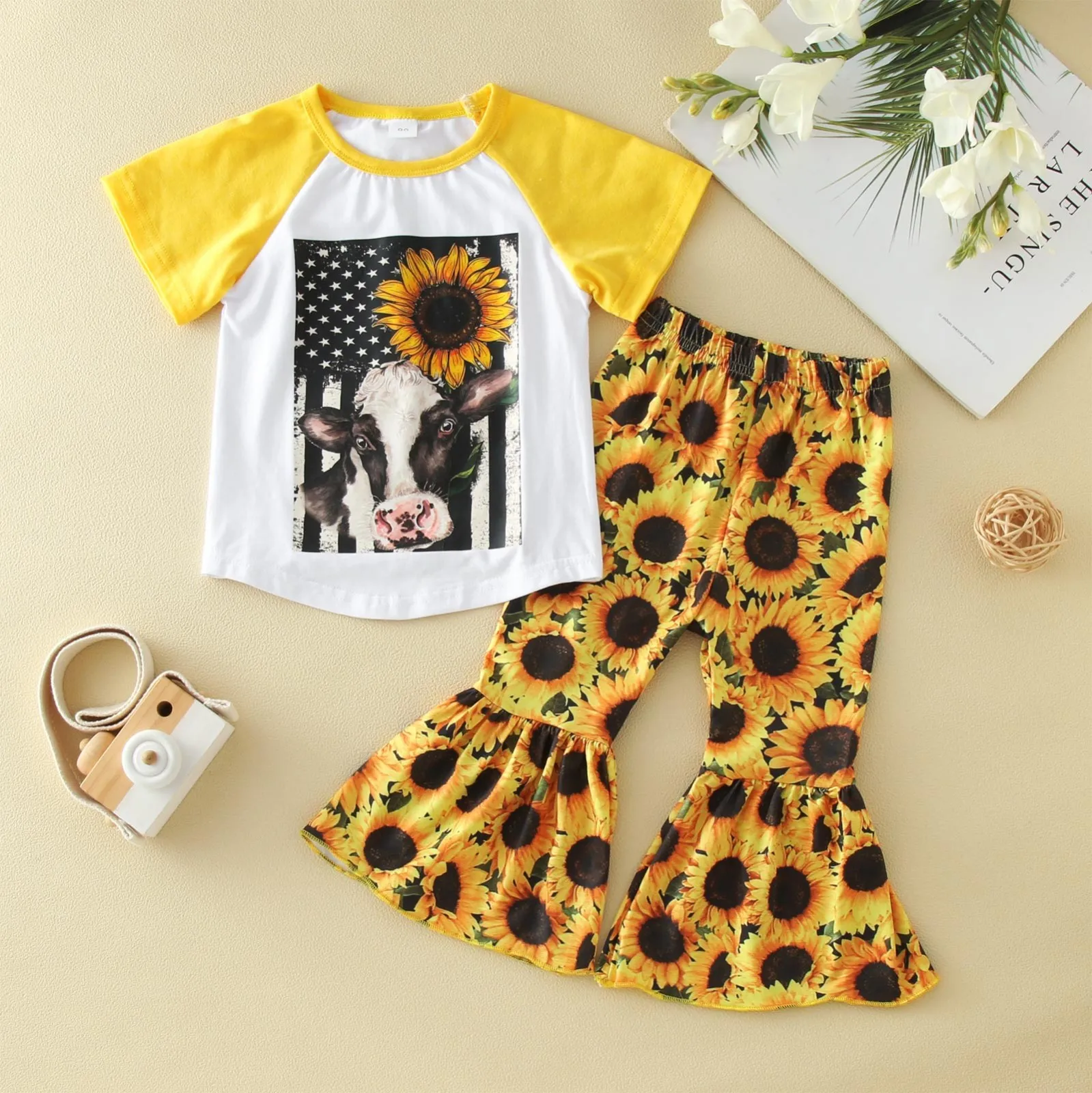 Комплект одежды для девочек от 1 до 6 лет, летний топ с коротким рукавом и цветочным принтом и расклешенные брюки, комплект из двух предметов, ...
Комплект одежды для девочек от 1 до 6 лет, летний топ с коротким рукавом и цветочным принтом и расклешенные брюки, комплект из двух предметов, ...