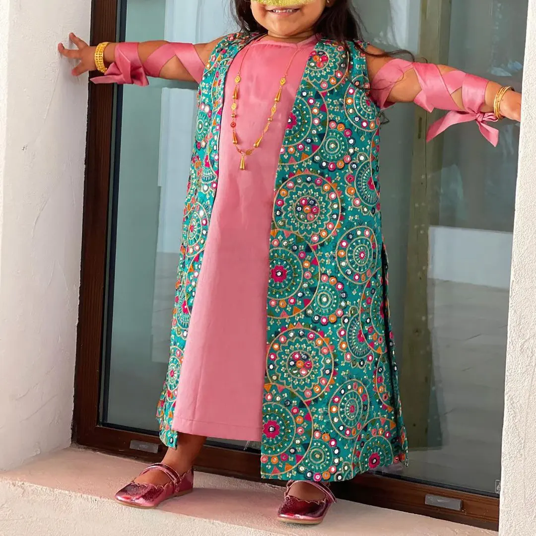 Пальто для мусульманской девочки, кардиган, платье-абайя для детей, химар, хиджаб, длинный халат, платья, кимоно, Юба, Рамадан, Средний Восток,...
Пальто для мусульманской девочки, кардиган, платье-абайя для детей, химар, хиджаб, длинный халат, платья, кимоно, Юба, Рамадан, Средний Восток,...