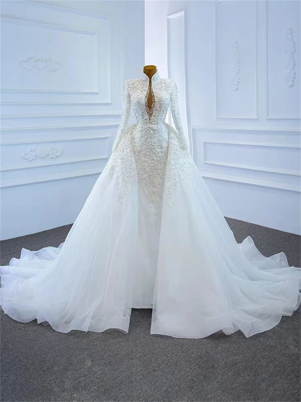 Женское свадебное платье с юбкой годе, со съемным шлейфом и жемчугом 
Женское свадебное платье с юбкой годе, со съемным шлейфом и жемчугом