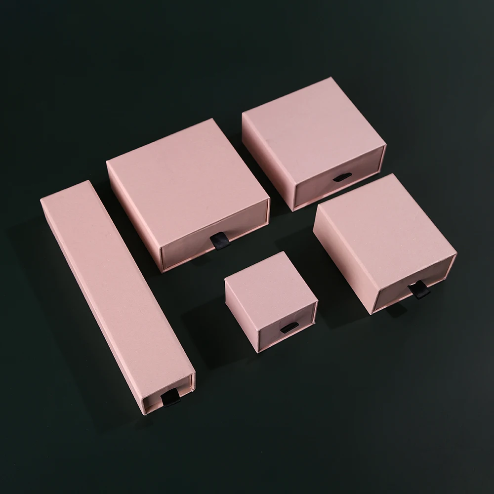 12 шт., квадратные подарочные коробки для ювелирных изделий
12 шт., квадратные подарочные коробки для ювелирных изделий