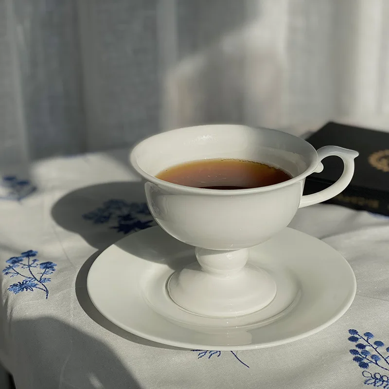 Antique bone china coffee cup saucerEuropean tall ceramic cup, pure white English afternoon tea cup saucer coffee shop cup
Antique bone china coffee cup saucerEuropean tall ceramic cup, pure white English afternoon tea cup saucer coffee shop cup