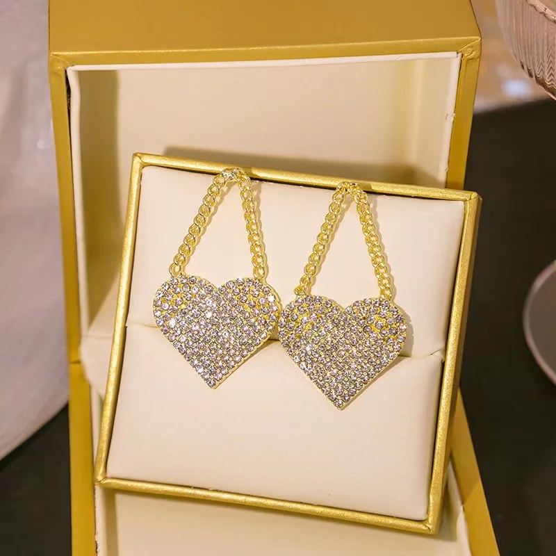 New luxury ChainTassel Golden love Earrings For Women Full Zircon Fashion Personality Earrings Wedding Jewelry Birthday Gift
New luxury ChainTassel Golden love Earrings For Women Full Zircon Fashion Personality Earrings Wedding Jewelry Birthday Gift