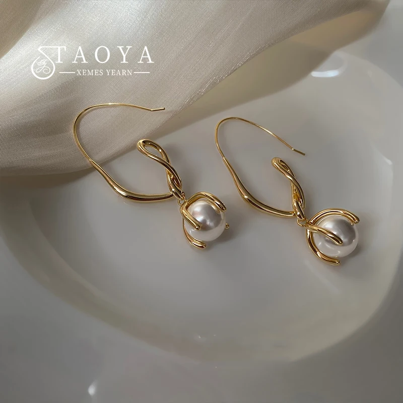 European and American Fashion Geometric Metal Line Pearl Pendant Earrings For Women's or Girls 2023 New Design Luxurious jewelry
European and American Fashion Geometric Metal Line Pearl Pendant Earrings For Women's or Girls 2023 New Design Luxurious jewelry