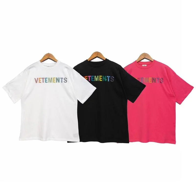 22SS Colorful Vetements Logo High Quality EU Size Men Women Hip Hop Summer Kanye West Vetements Top Tees
22SS Colorful Vetements Logo High Quality EU Size Men Women Hip Hop Summer Kanye West Vetements Top Tees
