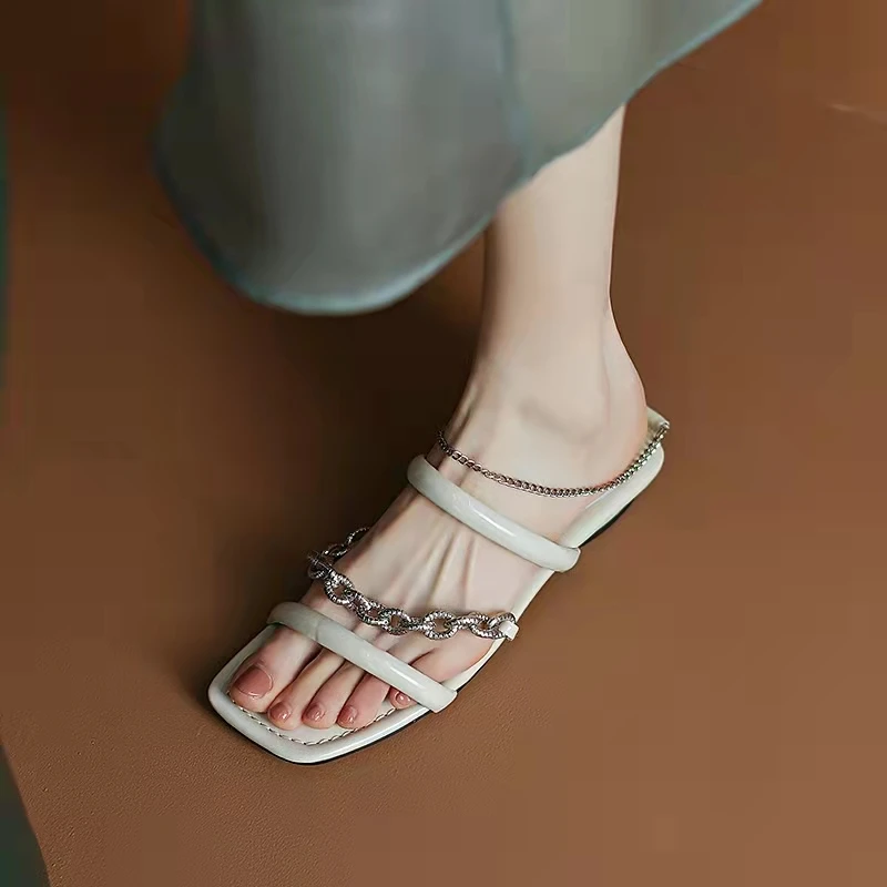 Shoes Woman's Slippers Slides Low Fashion 2022 Luxury Flat Rubber PU Retro Basic Chain Slippers Casual Low Shoes Slipers Women S
Shoes Woman's Slippers Slides Low Fashion 2022 Luxury Flat Rubber PU Retro Basic Chain Slippers Casual Low Shoes Slipers Women S