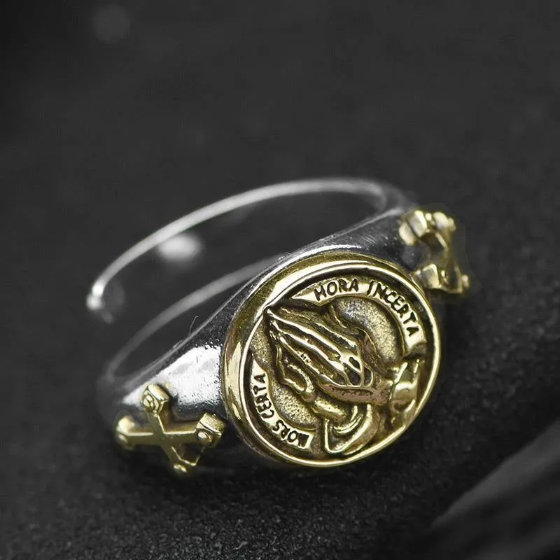 Мужское серебряное кольцо 925 пробы, уникальное винтажное Молитвенное рука, открытое Молитвенное творческое кольцо из тайского серебра, мод...
Мужское серебряное кольцо 925 пробы, уникальное винтажное Молитвенное рука, открытое Молитвенное творческое кольцо из тайского серебра, мод...