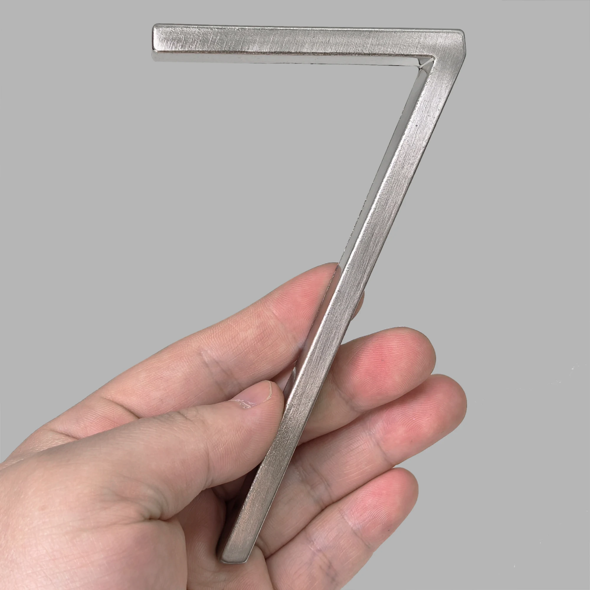 Плавающий номер дома Brea The Home 5 дюймов серебристый цинковый сплав
Плавающий номер дома Brea The Home 5 дюймов серебристый цинковый сплав