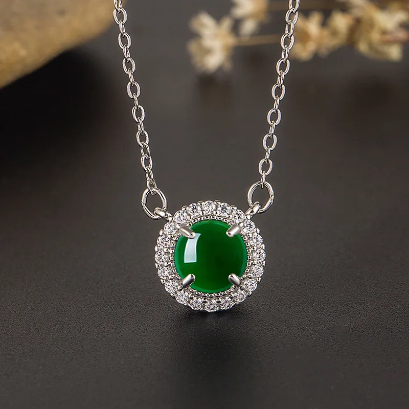 

HOYON Vintage Micro-Encrusted Diamond Zircon Green Chalcedony Necklace Women's Round Imitation Green Agate Collarbone Chain