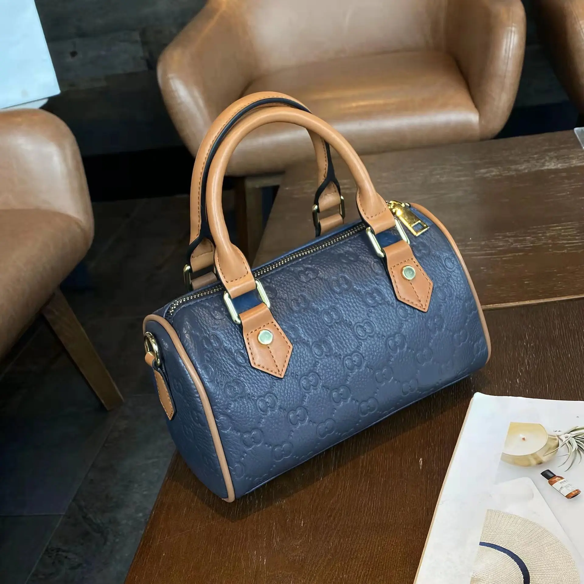 Leather pillow bag portable fashion bag 2022 new trend single shoulder bag large capacity diagonal leather women's bag
Leather pillow bag portable fashion bag 2022 new trend single shoulder bag large capacity diagonal leather women's bag