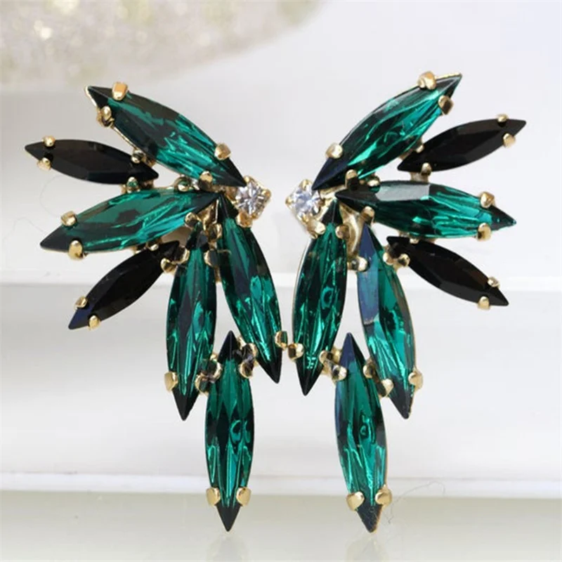 BAOSHINA Fashionable Simple Green Leaf Zircon Exaggerated Earrings For Women Jewelry Female Accessories
BAOSHINA Fashionable Simple Green Leaf Zircon Exaggerated Earrings For Women Jewelry Female Accessories