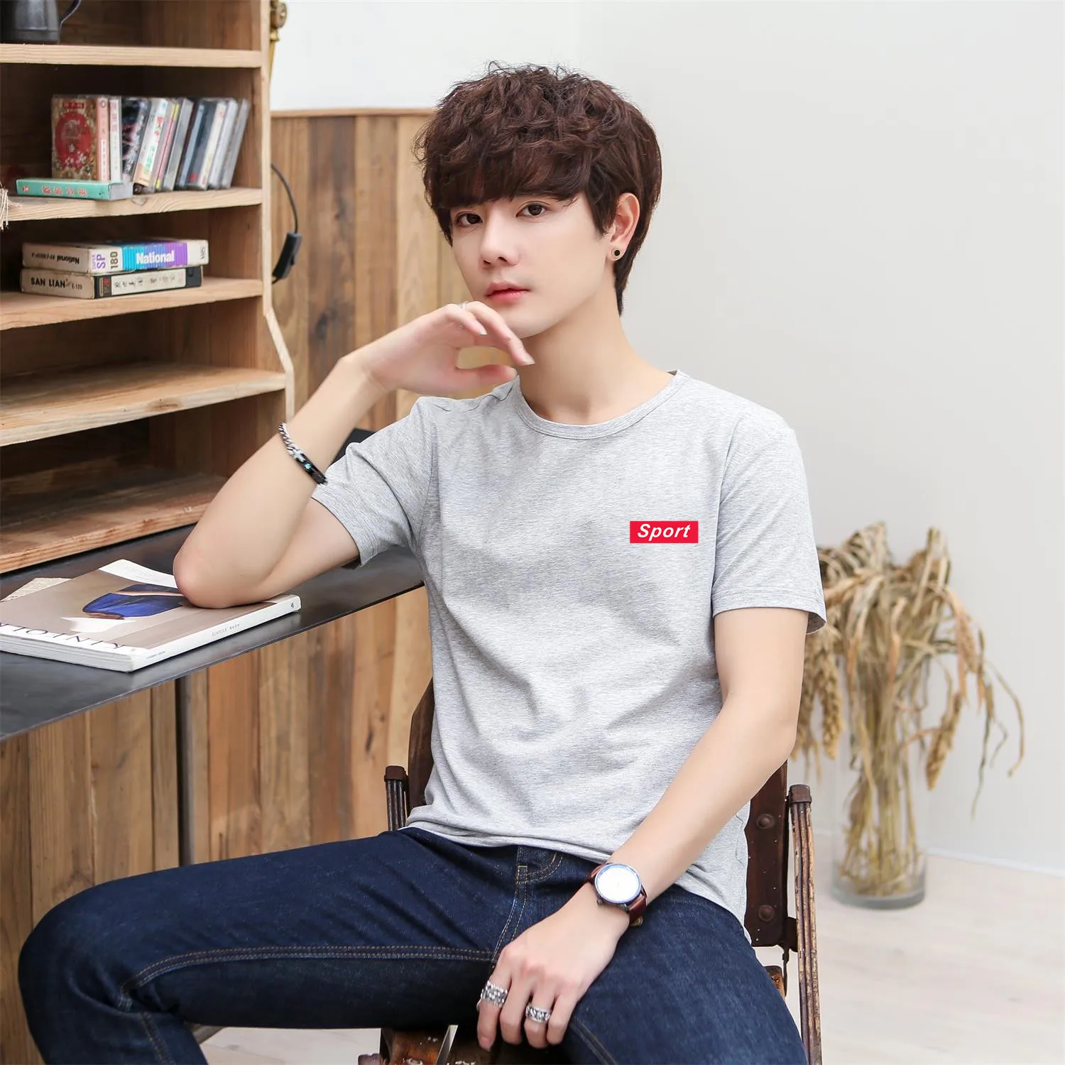2022 summer men's short-sleeved T-shirt Korean version tide brand men's youth round neck top
2022 summer men's short-sleeved T-shirt Korean version tide brand men's youth round neck top