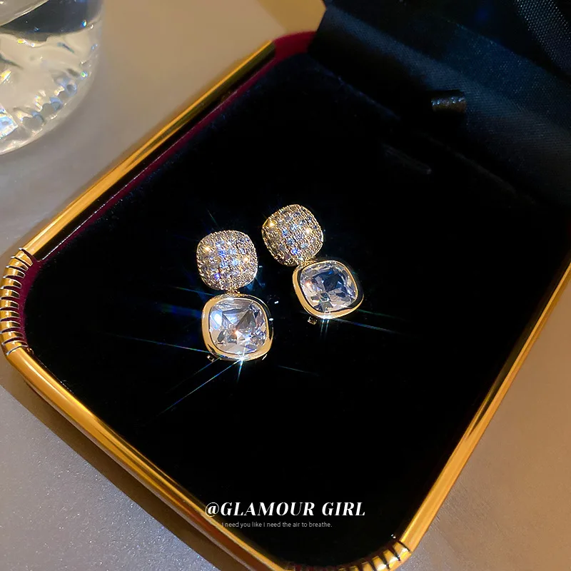 Fashion Retro Style Big Square Rhinestone Zircon Drop Dangle Earrings for Women Wedding Accessories Luxury Quality Jewelry Gift
Fashion Retro Style Big Square Rhinestone Zircon Drop Dangle Earrings for Women Wedding Accessories Luxury Quality Jewelry Gift