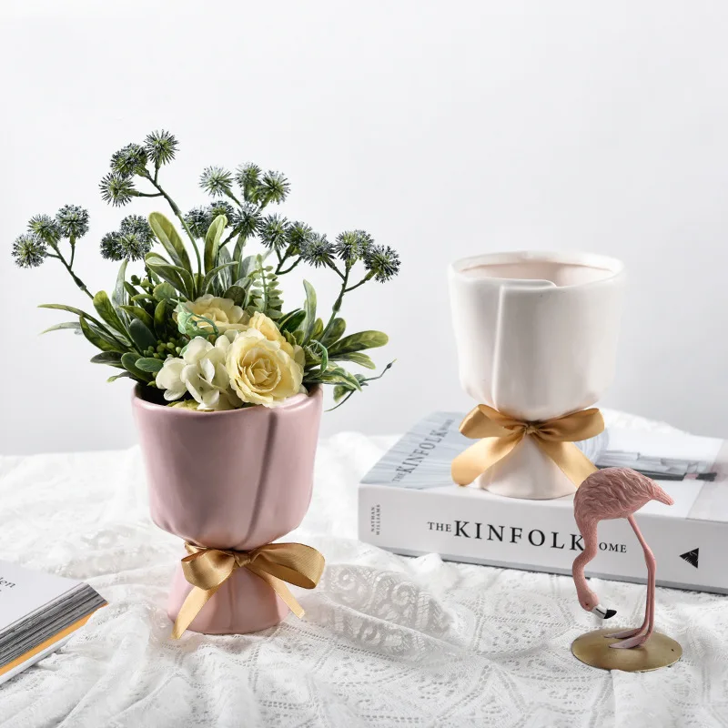 Nordic Home Decoration Vase Ceramic Flower Pot Room Decoration Flower Arrangement Art Desktop Crafts Creative Bouquet Shape
Nordic Home Decoration Vase Ceramic Flower Pot Room Decoration Flower Arrangement Art Desktop Crafts Creative Bouquet Shape