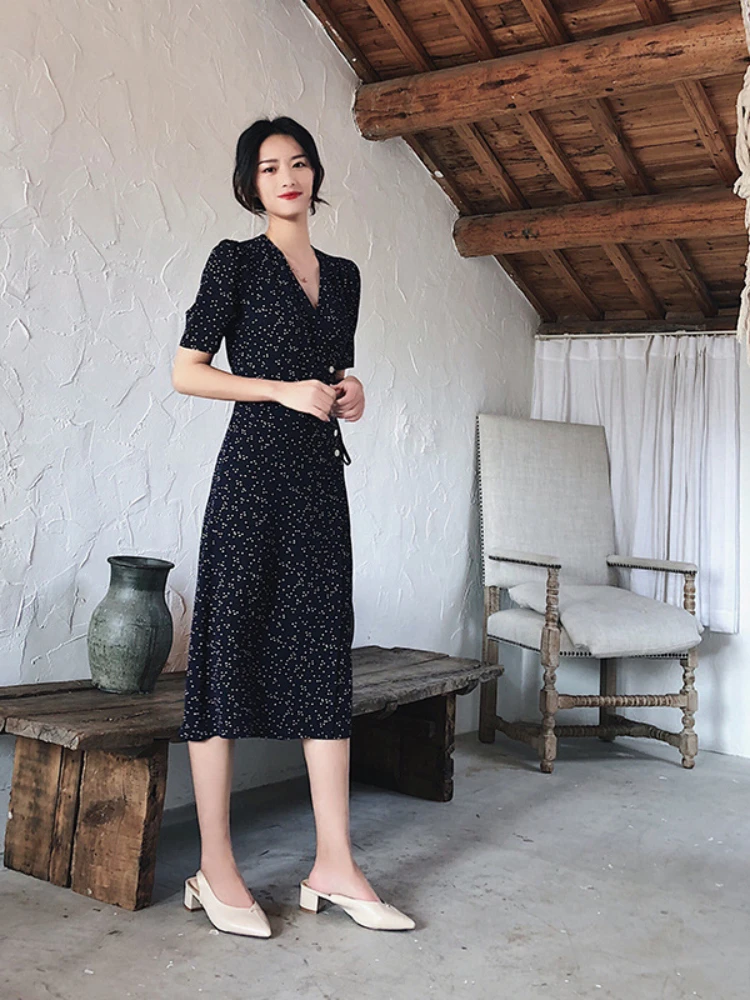 Women Dress French Style Rouj* Floral Dress Summer New Slim Mid-length Ladies V-neck Dress
Women Dress French Style Rouj* Floral Dress Summer New Slim Mid-length Ladies V-neck Dress