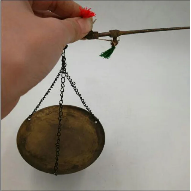 Chinese Antique bronze collection medical herbs small copper balance called antique handicrafts
Chinese Antique bronze collection medical herbs small copper balance called antique handicrafts