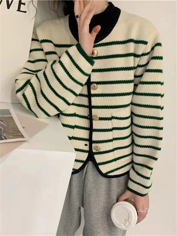 2023 Autumn Winter New Style Thickened Striped Knitted Cardigan Korean Version of The Short Loose Vintage Sweater Jacket Fashion
2023 Autumn Winter New Style Thickened Striped Knitted Cardigan Korean Version of The Short Loose Vintage Sweater Jacket Fashion