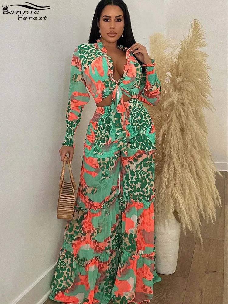Bonnie Forest Behemian V Neck Ruffles Tie-Front Long Sleeve Crop Top & High Waist Wide Pants Set Chic Floral Print Vacation Set
Bonnie Forest Behemian V Neck Ruffles Tie-Front Long Sleeve Crop Top & High Waist Wide Pants Set Chic Floral Print Vacation Set