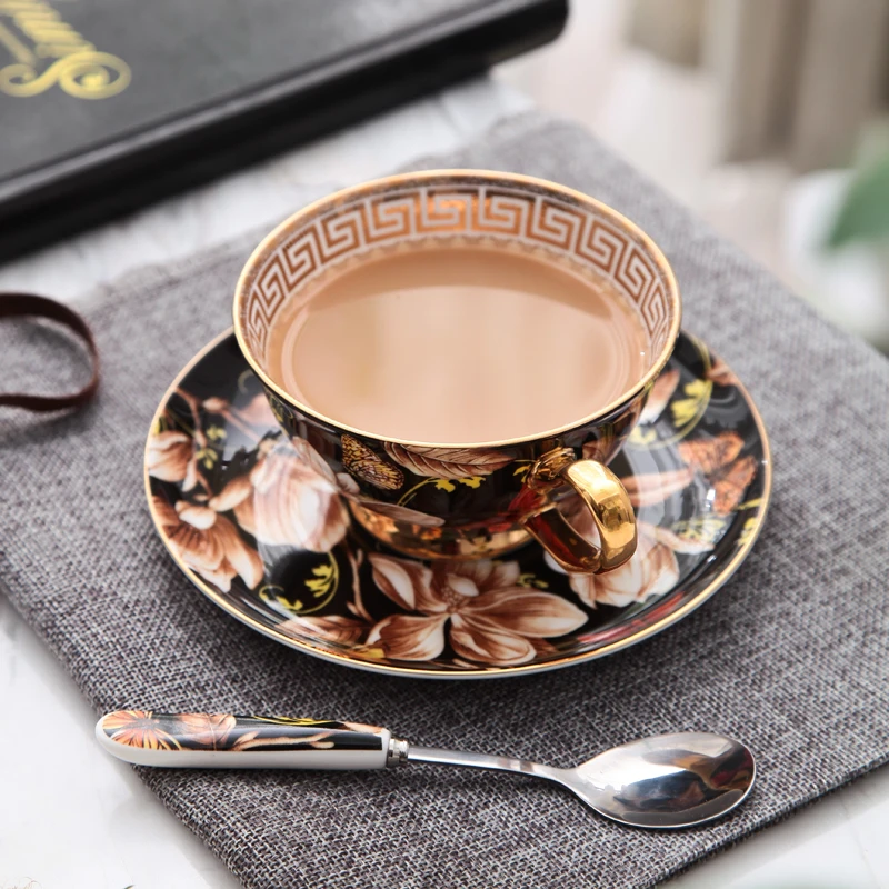 Black Magnolia Coffee Cup and saucers European Bone China Coffee Cup Set Hand-painted gold Teacup set 220ml creative gift
Black Magnolia Coffee Cup and saucers European Bone China Coffee Cup Set Hand-painted gold Teacup set 220ml creative gift