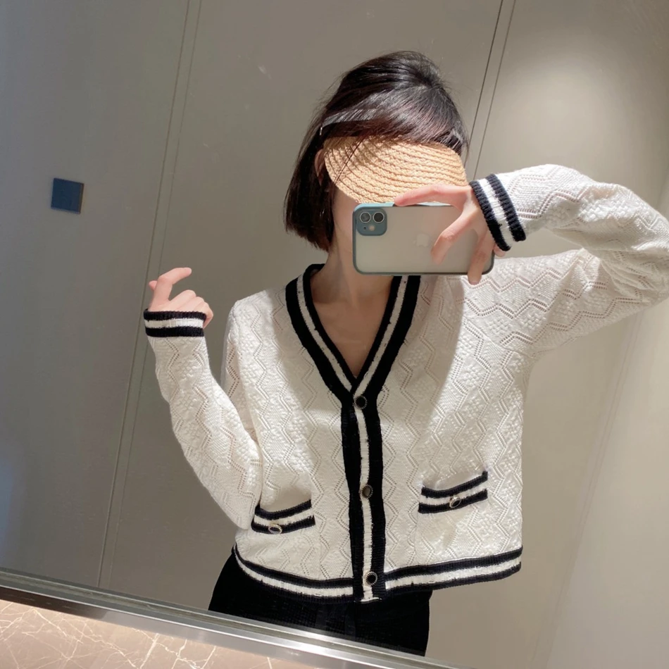Juice Snow 2022 New Women French Style Contrasting Color Knitted Cardigan Long-Sleeved Loose Lazy Casual V-Neck Ladies Thin Coat
Juice Snow 2022 New Women French Style Contrasting Color Knitted Cardigan Long-Sleeved Loose Lazy Casual V-Neck Ladies Thin Coat
