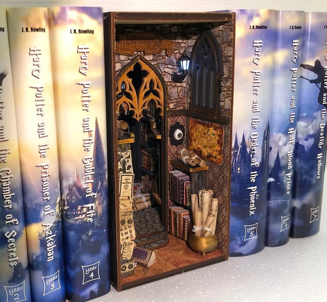 Insert Fairy Tale Fantasy Wizard Library Medieval Peepshow Study Office Desktop Wooden Decoration Bookend 
Insert Fairy Tale Fantasy Wizard Library Medieval Peepshow Study Office Desktop Wooden Decoration Bookend