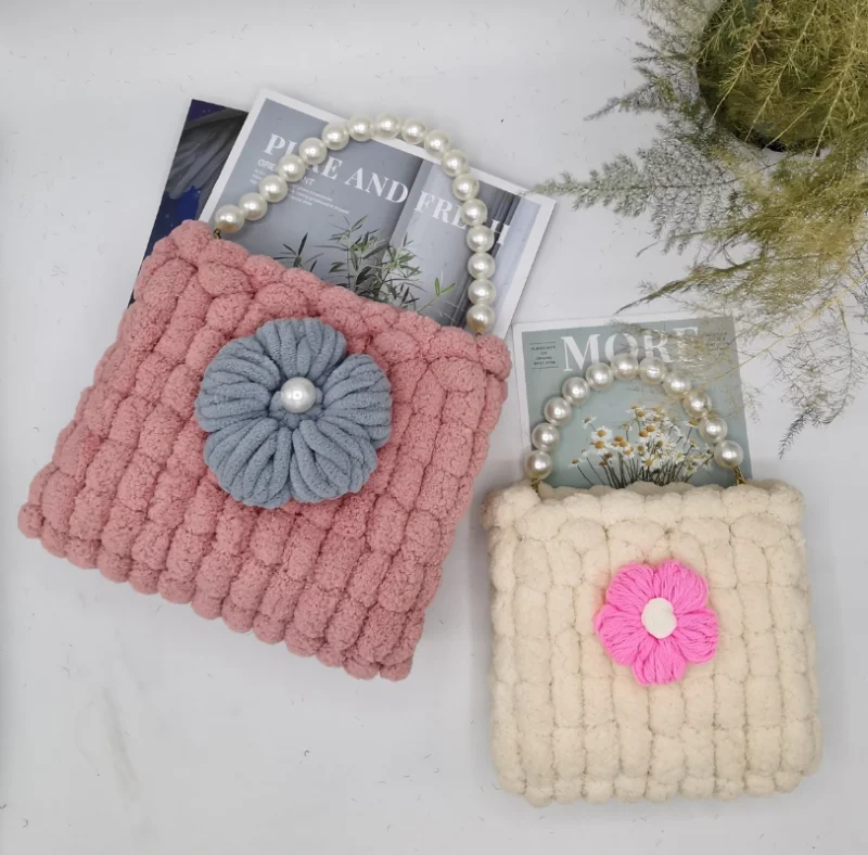 2022 Large and Small Puff Flower Ball Ball Velvet Thick Wool Homemade Braided Pearl Chain Hand-held Mesh Bag Bag Accessories
2022 Large and Small Puff Flower Ball Ball Velvet Thick Wool Homemade Braided Pearl Chain Hand-held Mesh Bag Bag Accessories